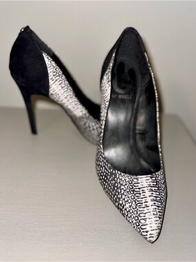 Guess Black and White Animal-Print Pointed Toe Pumps